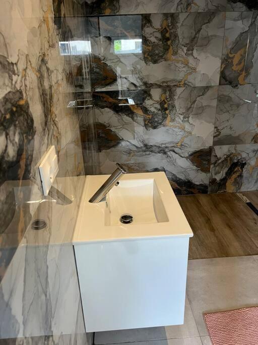 Maisonnette Avec Terrasse Avec Spa Privatif Lutterbach Ngoại thất bức ảnh